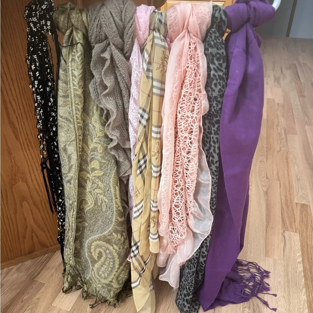 Assorted Scarves Collection - Picture 1 of 3